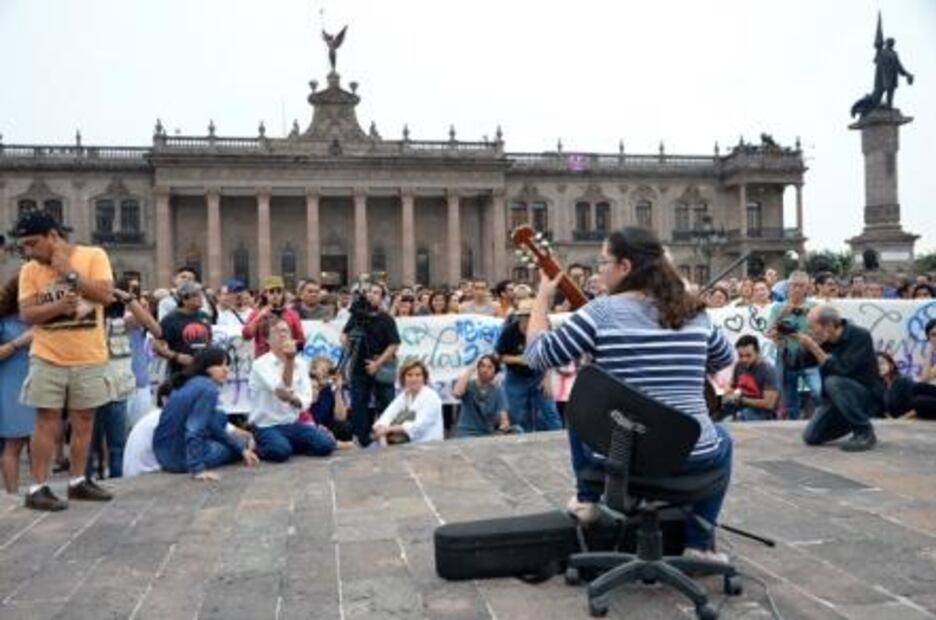 Artistas y activistas protestan por "RadioBronco” en NL