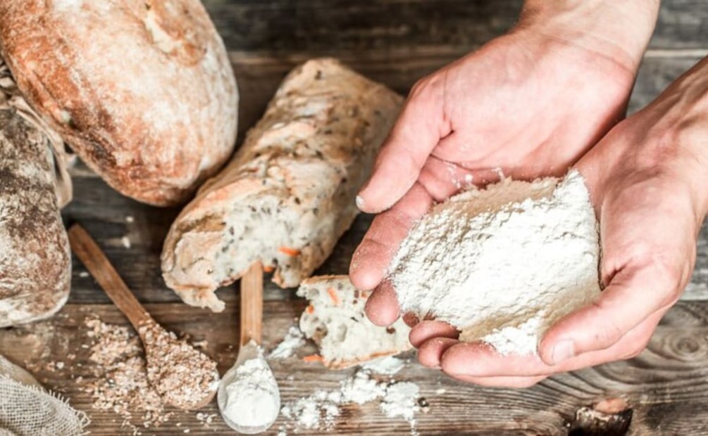 Una dieta sin gluten se basa en elegir alimentos naturales como frutas, verduras y carnes sin marinar. Foto: Freepik