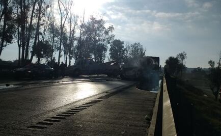 Volcadura de pipa paraliza la autopista México-Querétaro