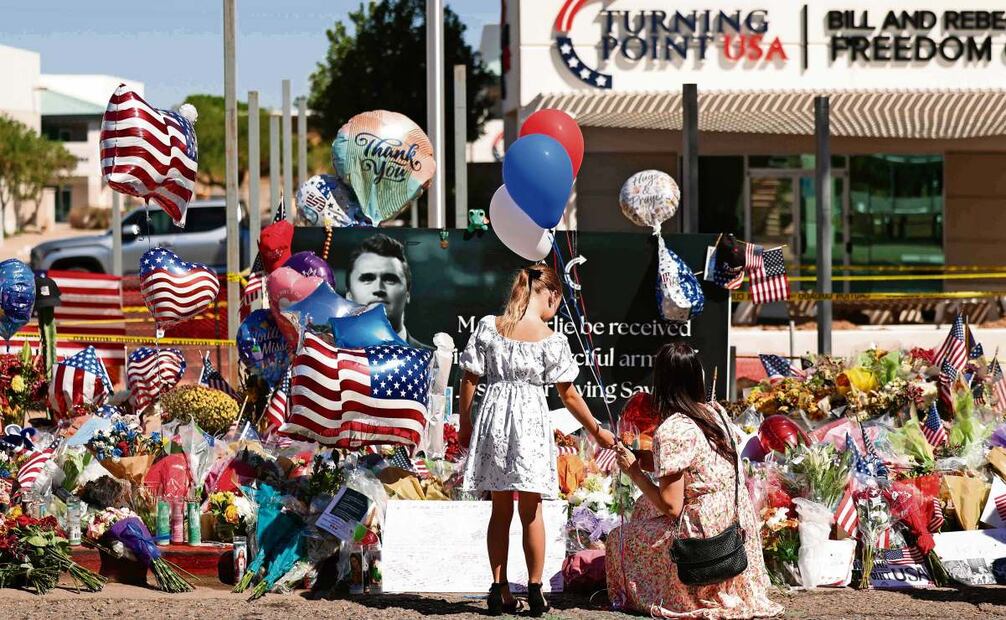 Un memorial para honrar a Charlie Kirk, en Phoenix, Arizona. Foto: Charly Triballeau / AFP