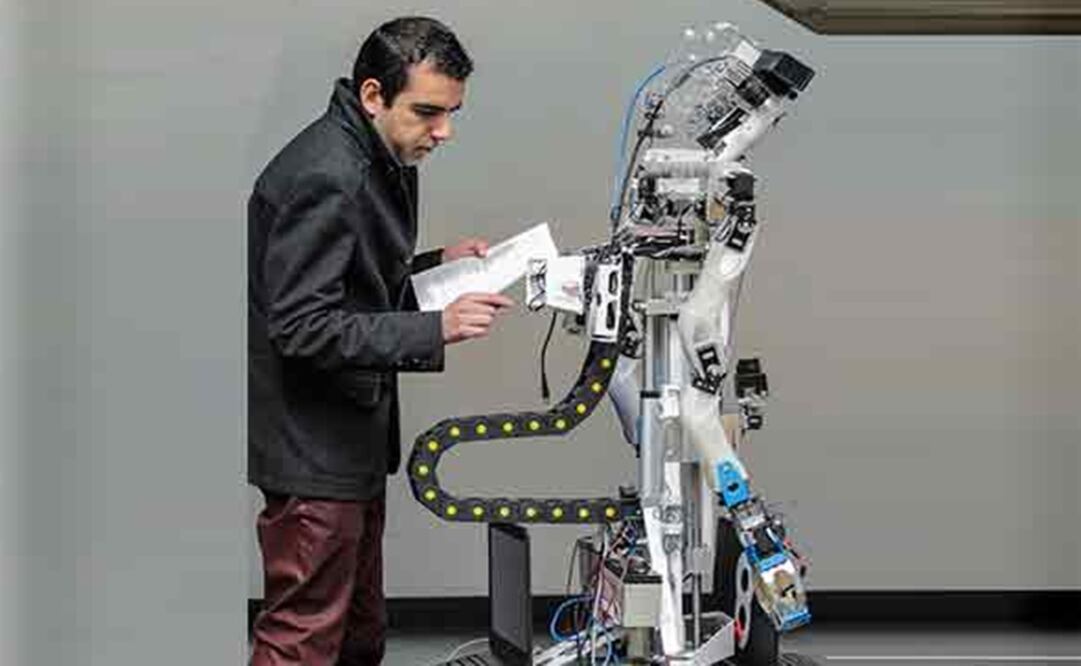 The UNAM expert spent a whole decade in his robotics project - Photo: Taken from DGCS UNAM's website