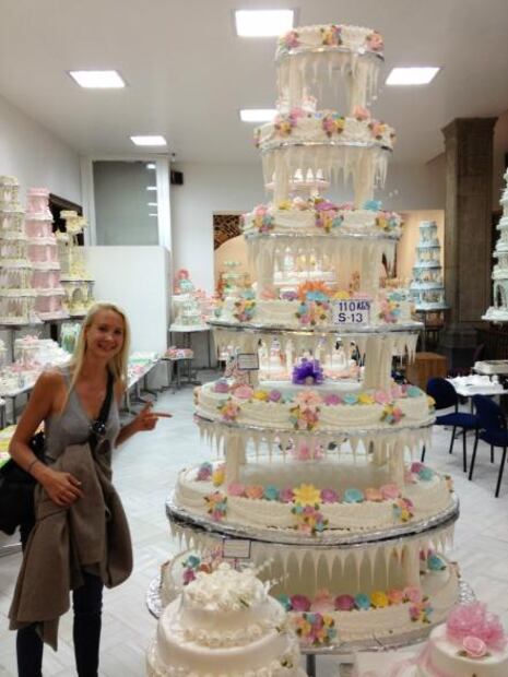 Grandes, muy grandes, de un piso o hasta de 7, la variedad de pasteles es amplia para eventos de toda ocasión y número de invitados. Crédito: EL UNIVERSAL.