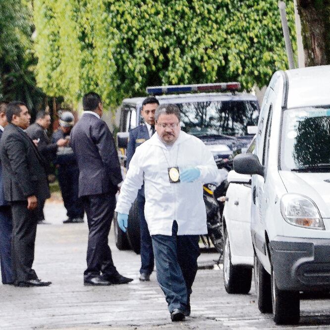 Peritos de la procuraduría analizan las huellas encontradas en el lugar de la agresión para saber si los sujetos cuentan con antecedentes penales. Foto: ARCHIVO EL UNIVERSAL