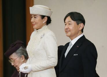 Naruhito sucede a su padre como nuevo emperador de Japón