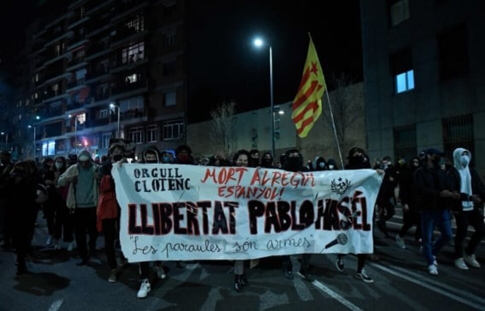 "Muerte a los Borbones" y "a mí no me cierra la boca este canalla": Las frases que han condenado al rapero Pablo Hasél