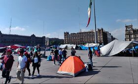 CNTE anuncia "receso" al levantar su plantón en el Zócalo; "Nos vamos, pero regresaremos con más fuerza"