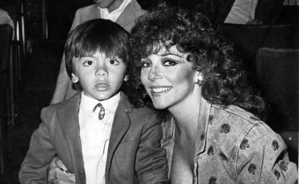 Cristian Castro luce rejuvenecido y con unos kilos menos