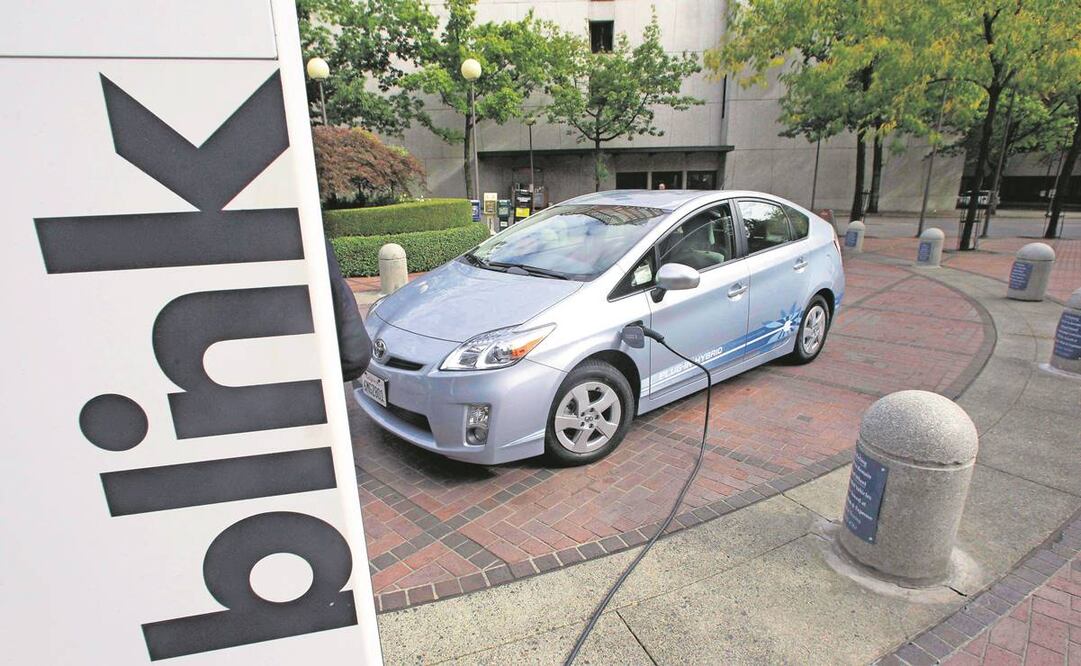 La mayor inflación ha emparejado el precio de los automóviles a gasolina con los eléctricos, de acuerdo con J.D. Power México. Foto: Arcihvo/ EL UNIVERSAL