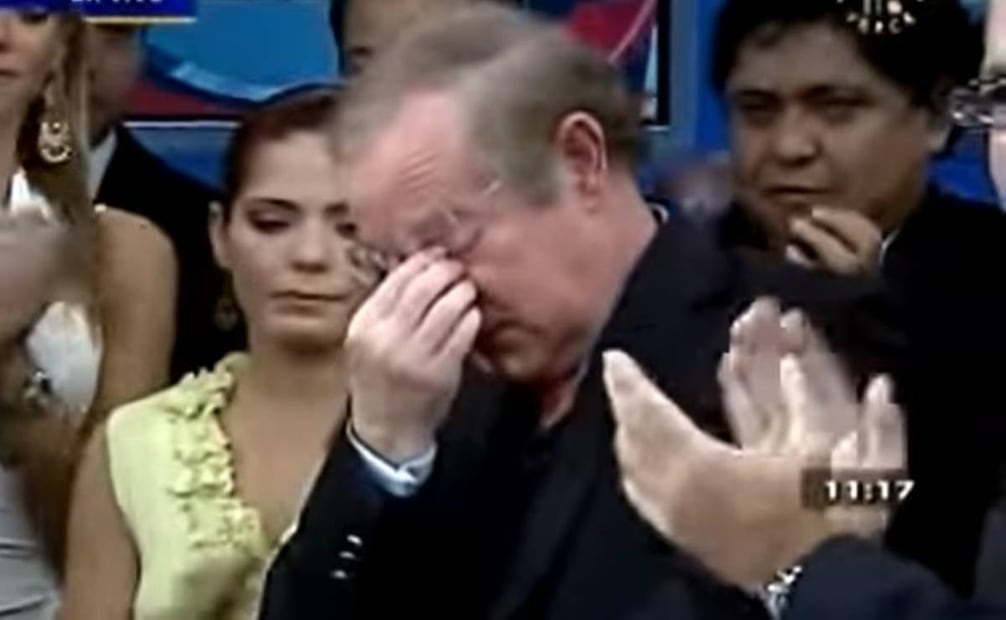 José Ramón Fernández lloró cuando se despidió de TV Azteca en 2007. Foto: Especial