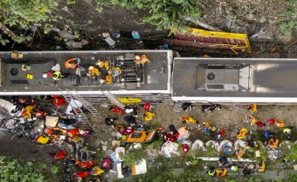 Descarrila el tren "Taroko Express" en Taiwán, el peor accidente de los últimos 40 años