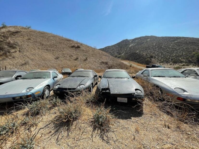 Encuentran abandonados varios Porsches en un desierto a la mitad de la nada