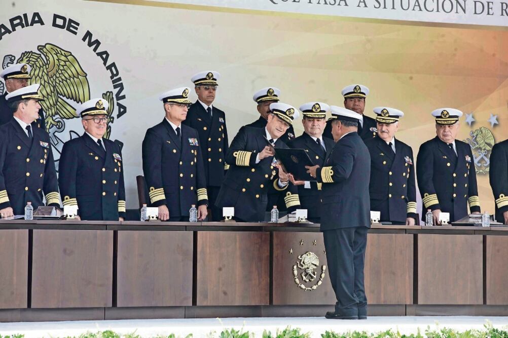El secretario de Marina, Vidal Francisco Soberón Sanz, durante la entrega de reconocimientos a almirantes, vicealmirantes y contraalmirantes que pasan a situación de retiro en la Armada de Mexico (JUAN CARLOS REYES. EL UNIVERSAL)