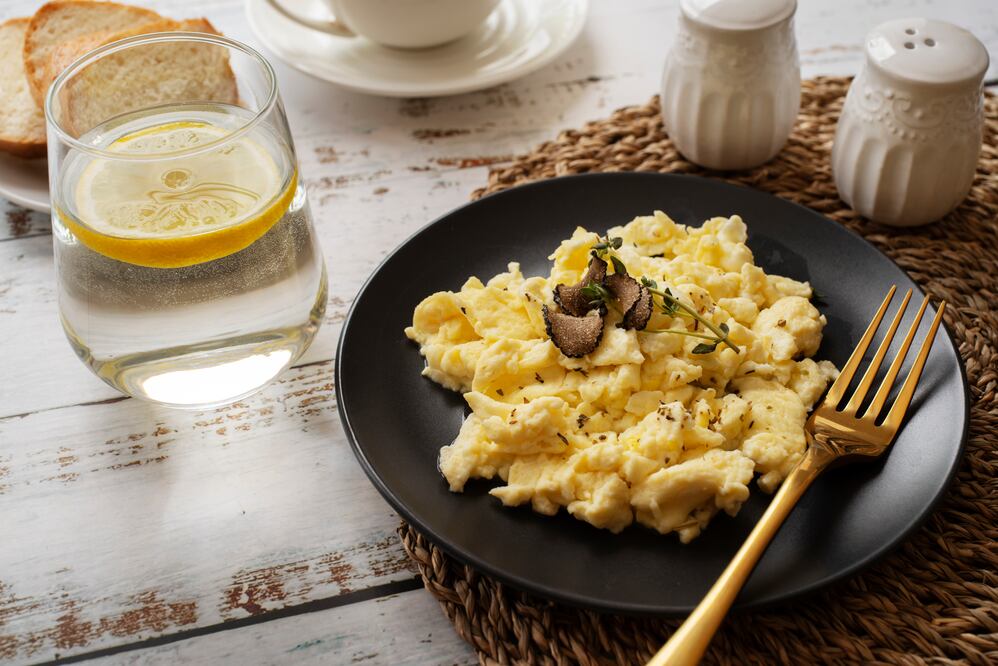 Con este ingrediente obtendrás unos huevos revueltos espectaculares. Foto: Freepik