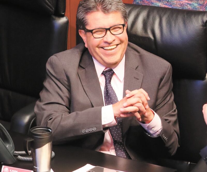 Ackerman ordena el cese de Monreal. ¿Es en serio?