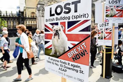 Británicos inician comicios para elegir a sus eurodiputados