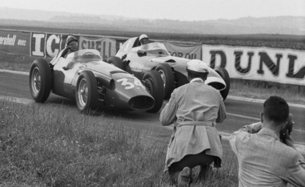 Stirling Moss y el gesto que lo inmortalizó en la historia