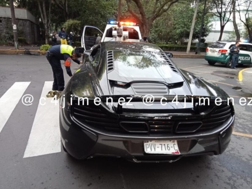 ¿Cuánto cuesta el McLaren que chocaron y abandonaron en Polanco?