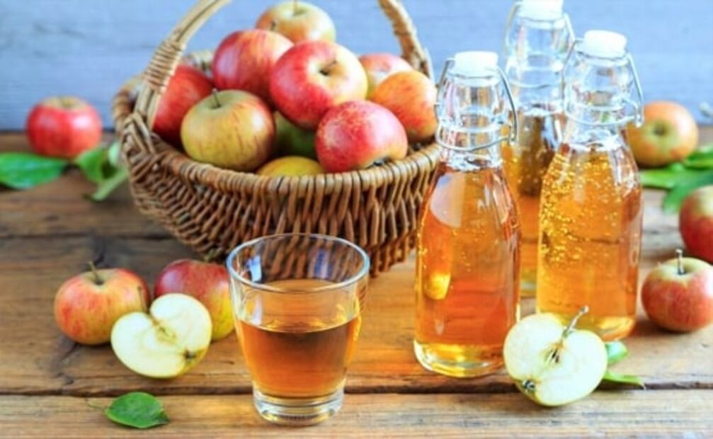 De esta manera puedes usar el vinagre de manzana para limpiar tu rostro 