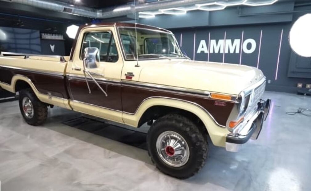 Encuentran Ford-F250 y la lavan por primera vez después de 40 años