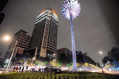 Balizan cruceros en Paseo de la Reforma