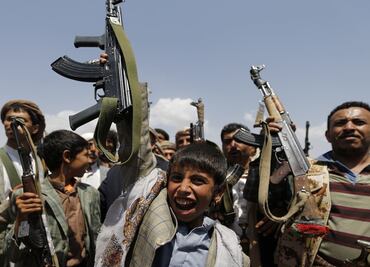 Niños, un tercio de combatientes en Yemen: HRW