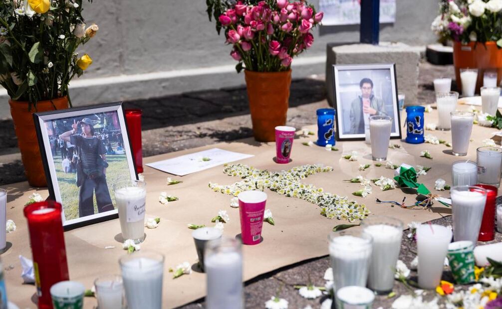 La comunidad estudiantil de la FES Aragón realizó un homenaje en memoria de Berenice Giles y Miguel Rojas, fotógrafos que fallecieron durante el Festival Axe Ceremonia. Foto Hugo Salvador/ EL UNIVERSAL