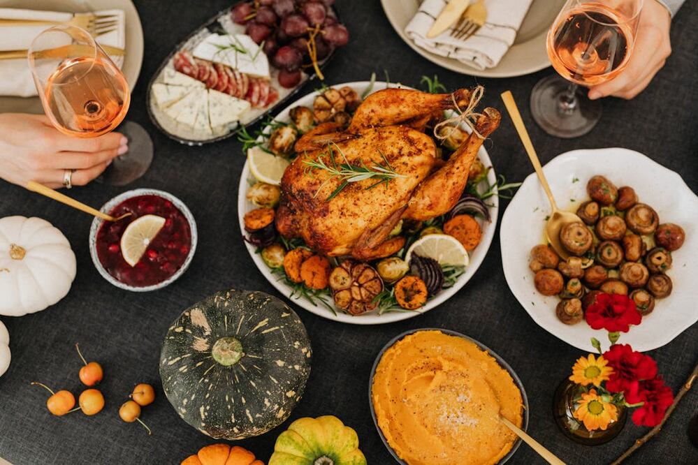 Estos son algunos alimentos que no debes consumir en exceso durante Navidad. Foto: Pexels