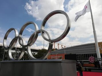 Se develaron los aros olímpicos conmemorativos de México 1968