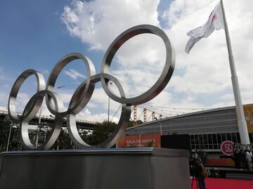 Se develaron los aros olímpicos conmemorativos de México 1968