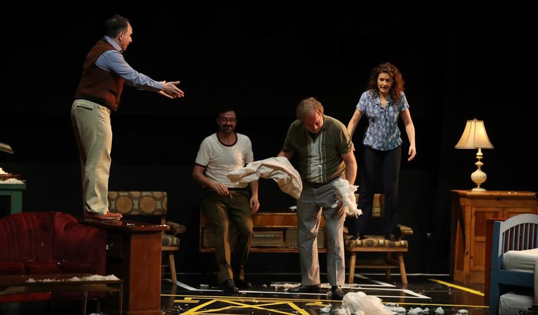 Obra "El salvaje Basada" en la novela de Guillermo Arriaga como parte del las actividades del Cervantino en el Teatro Principal. Fotos: Berenice Fregoso/EL UNIVERSAL.