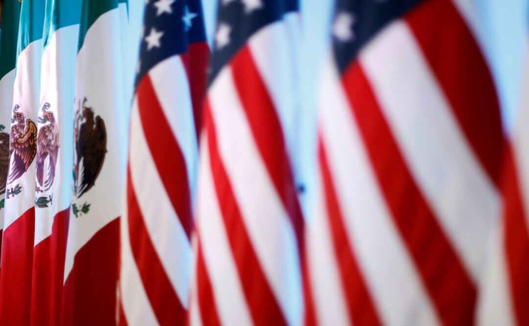 Las banderas de México y Estados Unidos - Foto: Edgard Garrido / REUTERS