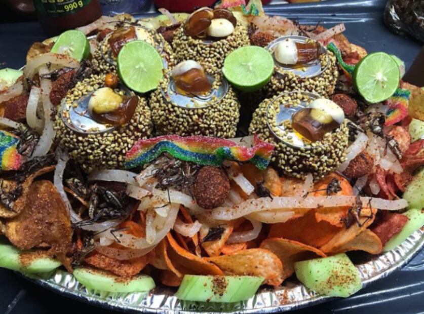 Los tanques de Portales, las micheladas monumentales de la CDMX