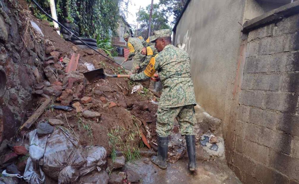 Elementos de la Guardia Nacional e Integrantes del Ejército Mexicano pertenecientes a la 37 Zona Militar, aplicaron los planes GN-A y DN-III-E para apoyar a los vecinos y limpiar la zona afectada. Foto: Especial