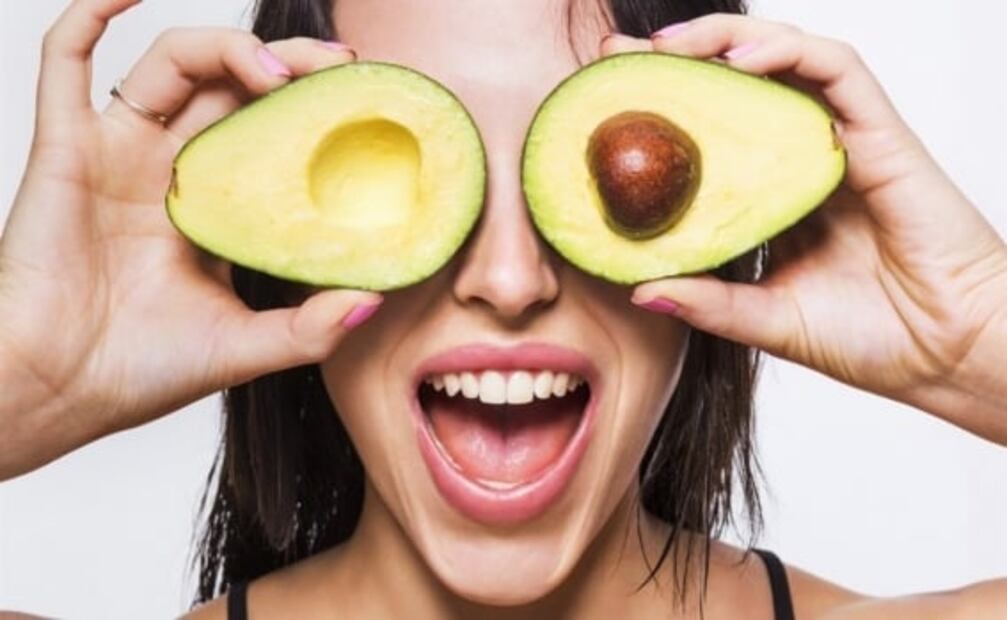 Por qué el aguacate puede restaurar tu piel y pelo al instante 