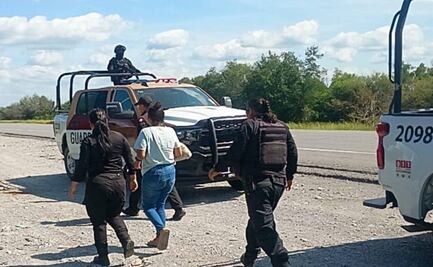 Policías localizan en carretera de Tamaulipas a mujer originaria de Houston; llevaba dos días caminando