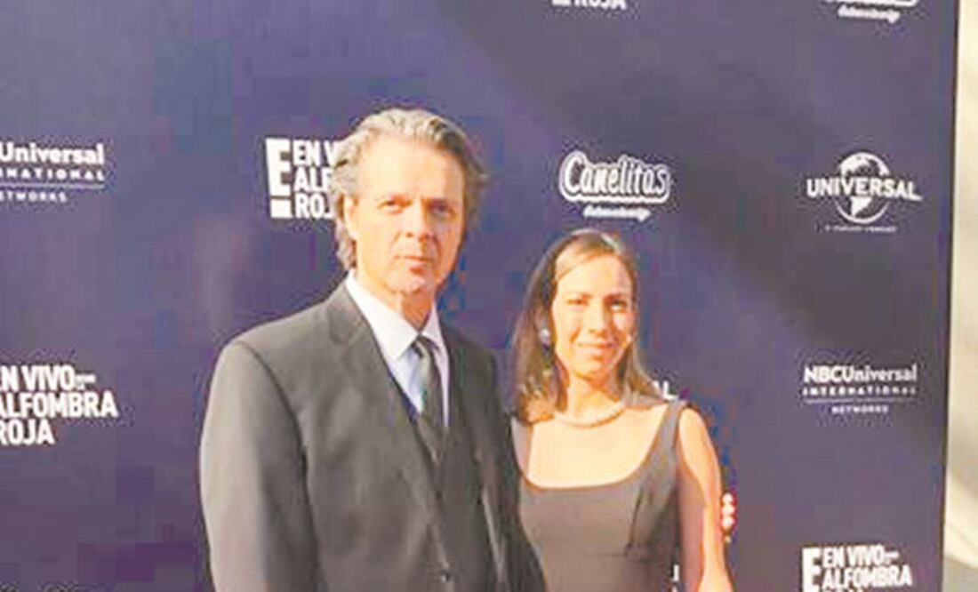 Ariel López Padilla, de negro, mostró elegancia junto con su acompañante. LEONARDO GONZÁLEZ. EL UNIVERSAL