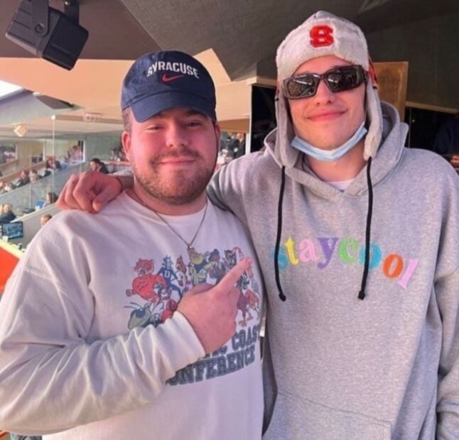 Pete Davidson y su estilo de vestir que no le gustan tanto a Kim Kardashian
