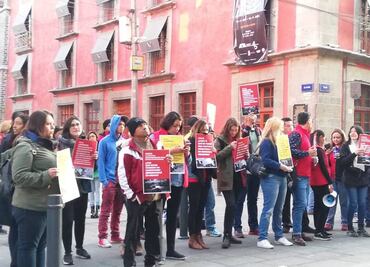 Activistas protestan en Palacio Nacional; acusan violaciones a derechos de migrantes