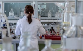 CCE firma acuerdo con el gobierno; iniciativa busca vincular talento científico con empresas