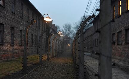 Atrapan a turistas que querían robar ladrillos en Auschwitz
