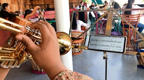 “Amazonas”, las mujeres mariachi que tumban prejuicios una canción a la vez