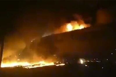 Explosión y volcadura de pipa cargada de combustible deja un muerto en Toluca