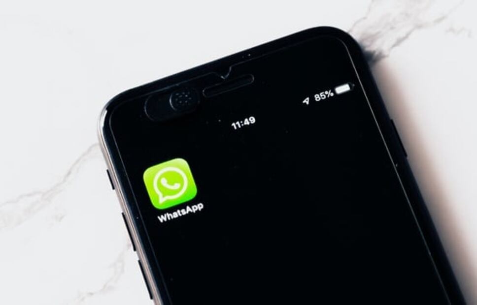 Cómo programar mensajes navideños en WhatsApp para que no olvides enviarlos