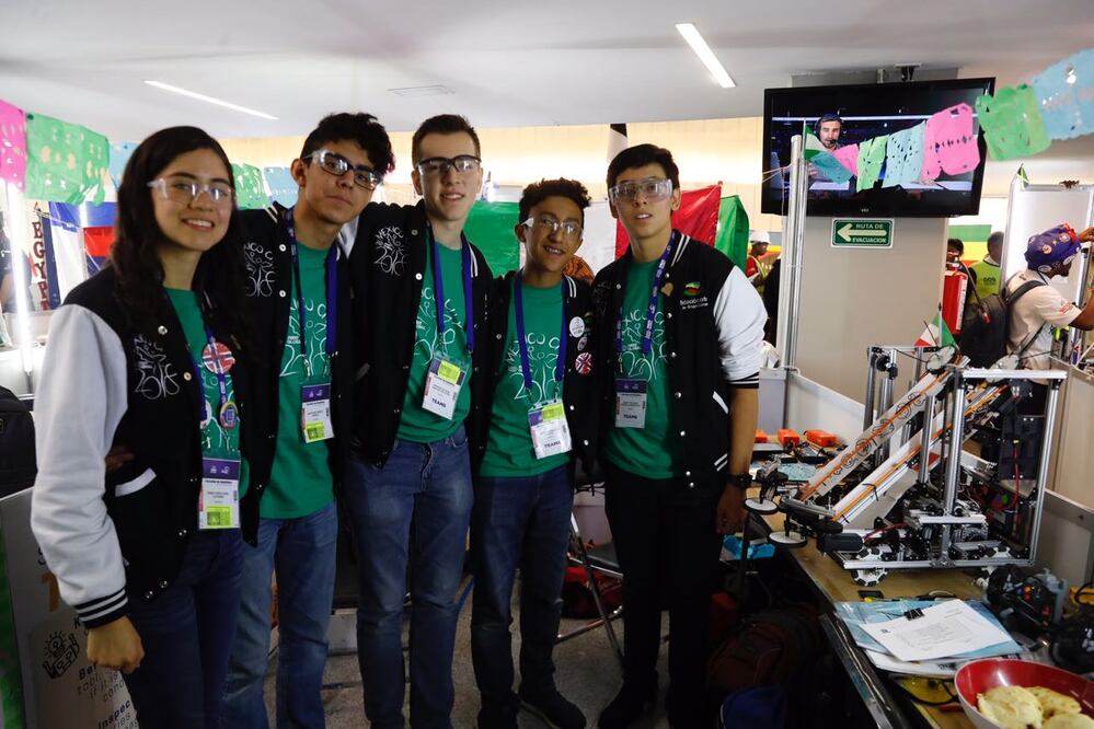 El equipo nacional conformado por Ángel Berdeja, Frida Sosa, Herman Sánchez, Jorge García y Santiago García, entre otros. (ESPECIAL)