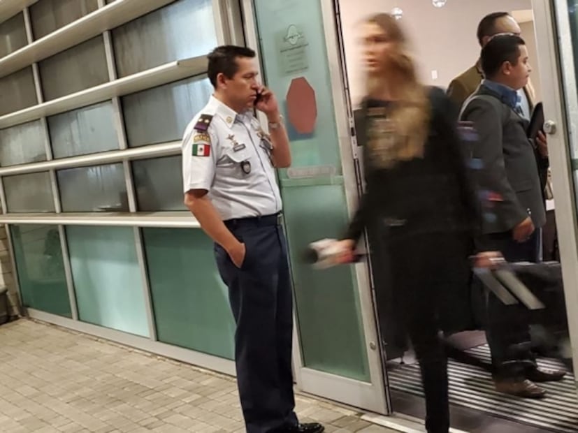 Trasladan restos de José José a México en avión de la Fuerza Aérea