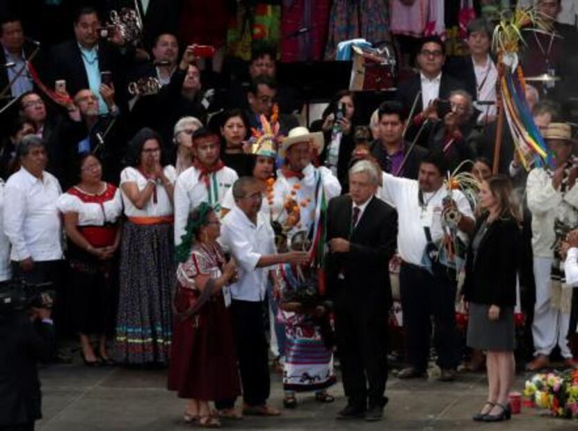 Ellos son quienes entregaron el Bastón de Mando a AMLO