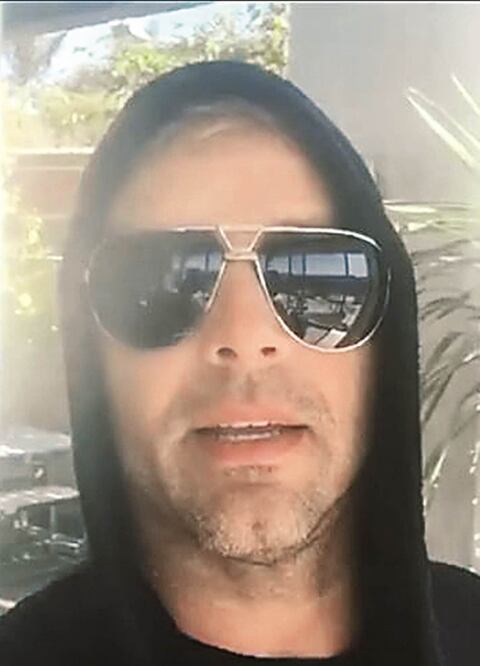 El astro debutó con la herramienta de transmisión en vivo de Facebook: Live. Él habló de forma directa al celular (ESPECIAL)