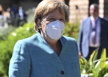 Merkel pide a Johnson en G7 una "solución pragmática" sobre Irlanda del Norte