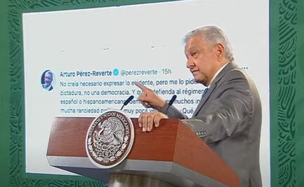 Demasiado honor para un pinche gachupín como yo, responde Pérez-Reverte a AMLO