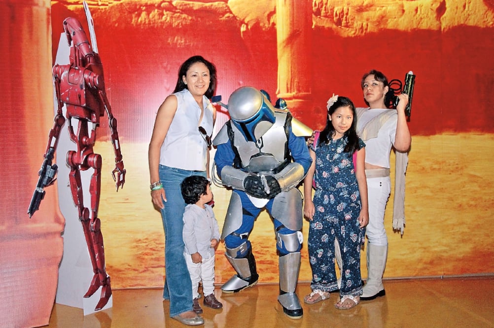 Decenas de asistentes acudieron disfrazados de sus personajes favoritos. CARLOS MEJIA. EL UNIVERSAL